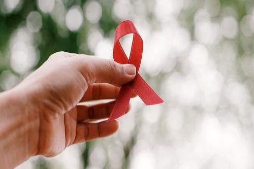 ۷۳ درصد مبتلایان HIV در گروه سنی ۲۰ تا ۴۵ سال